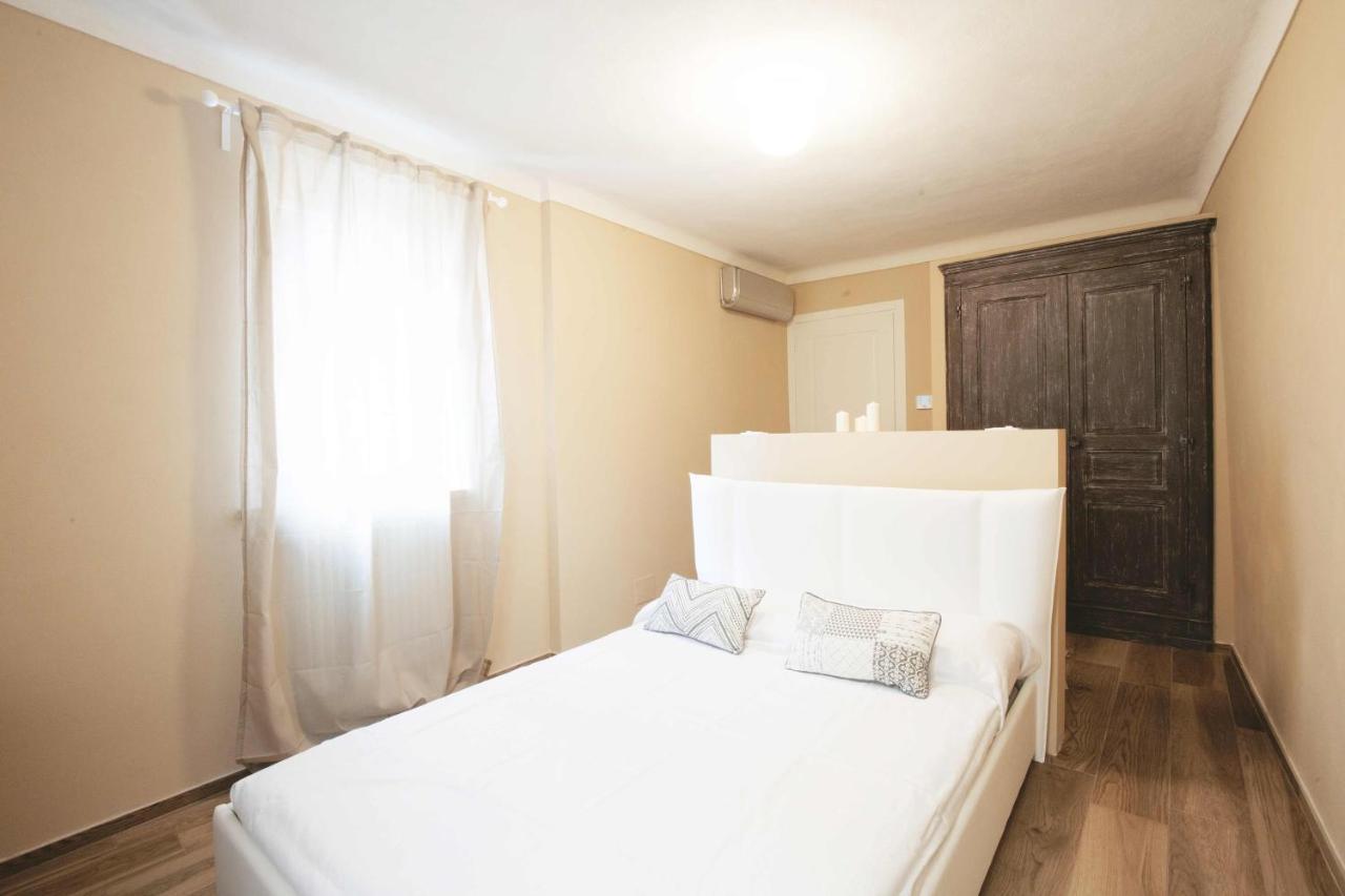 Bed and Breakfast Dimora Della Rocca Costigliole d'Asti Exterior foto